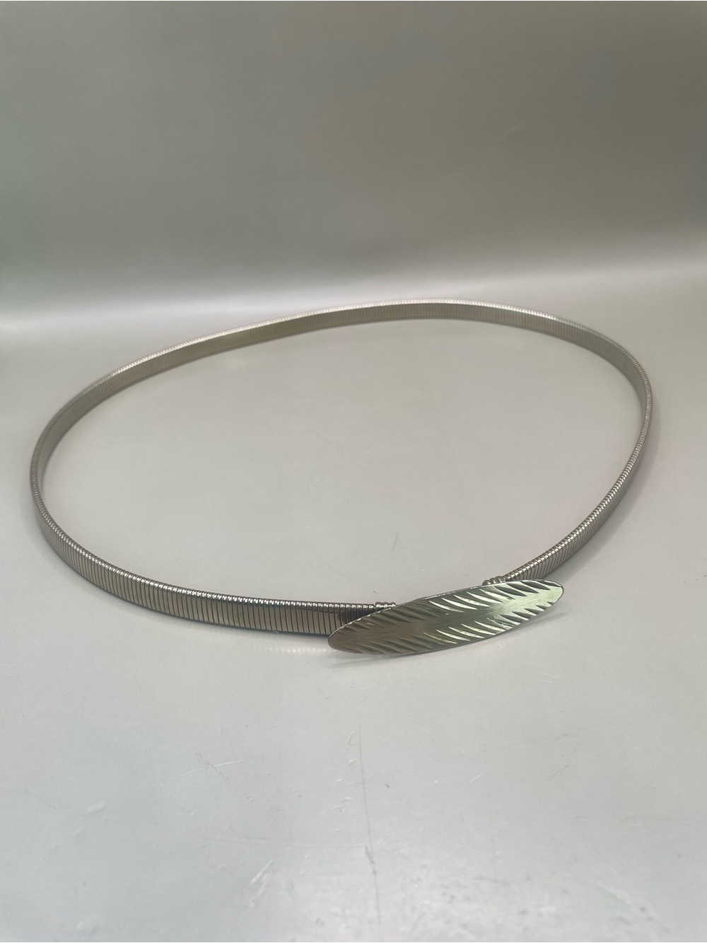 Vintage Very Light GoldTone Leaf Buckle Metal Flex Snake Omega 28” Retro Belt